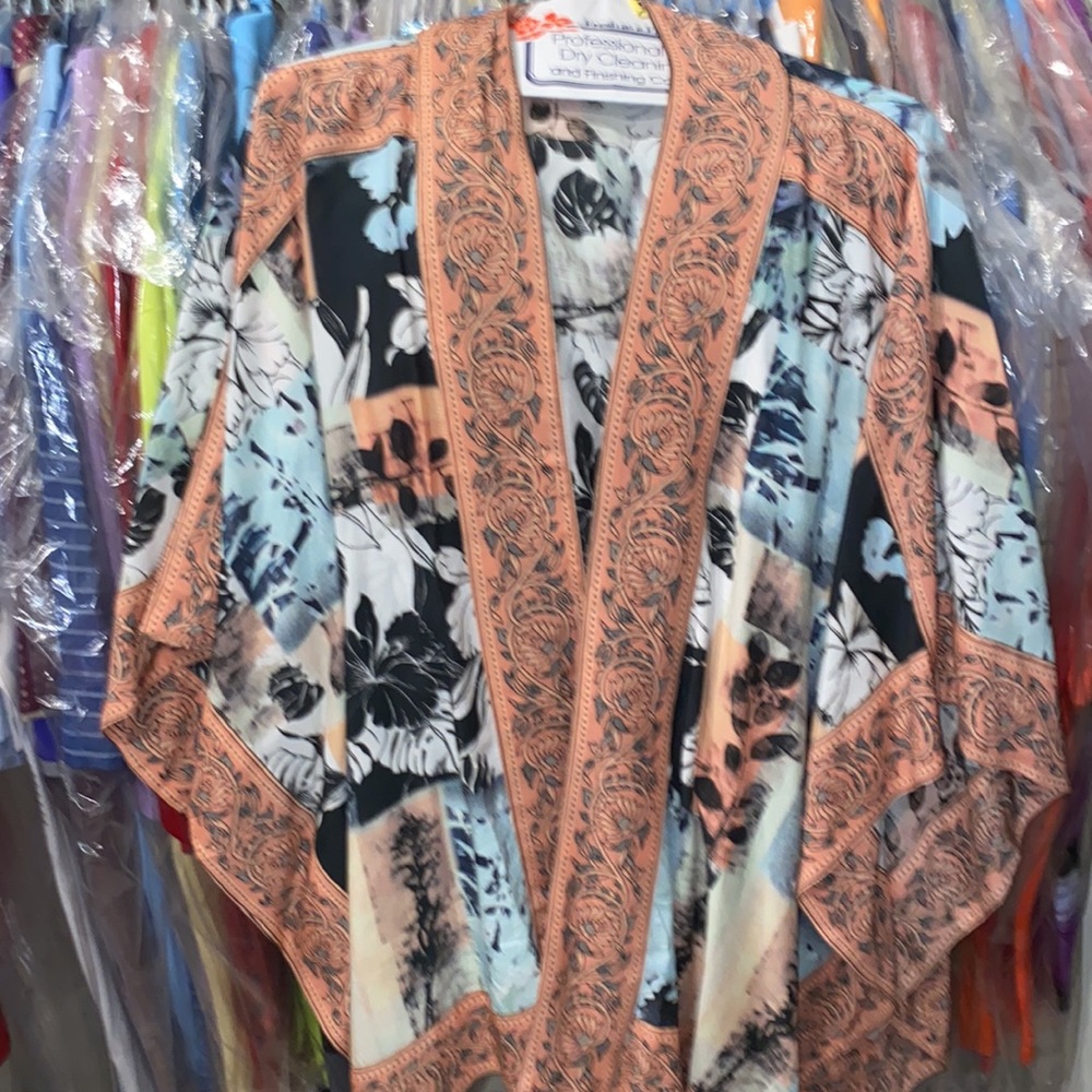 Tolani Collection cape - Picture 3 of 11